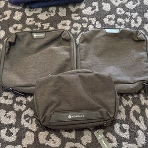 Nordace Compresssion Packing Cubes/ Toiletry Pouch Bundle - Black